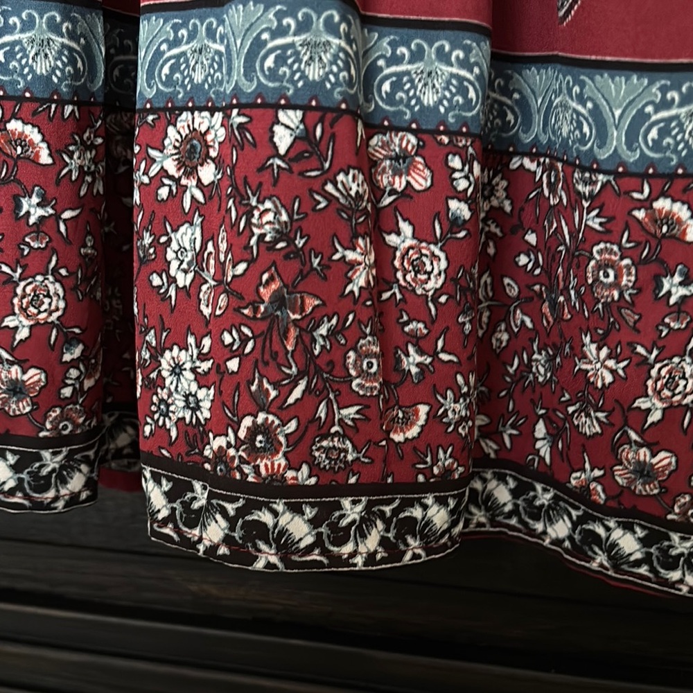 Elegant Red Paisley Dress - Picture 4 of 4